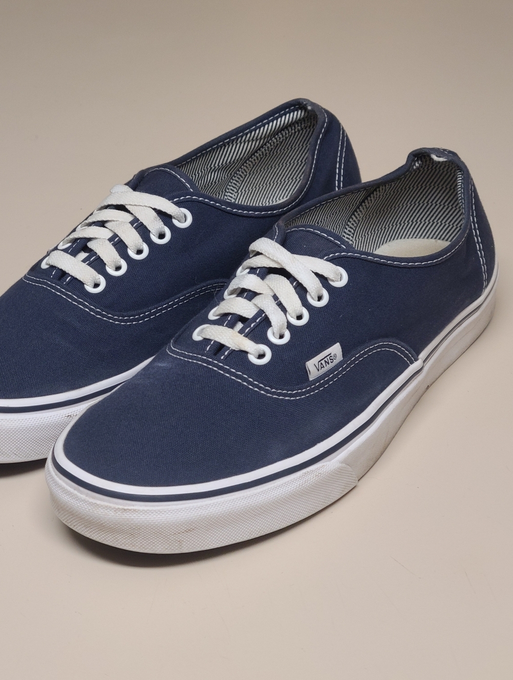 Vans Authentic casual low top skateboard sneakers size 10 1/2